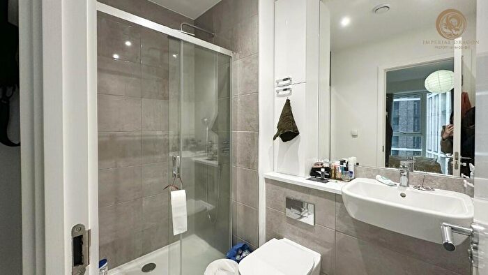 2 Bedroom Flat For Sale In Heartwell Avenue, London, E16