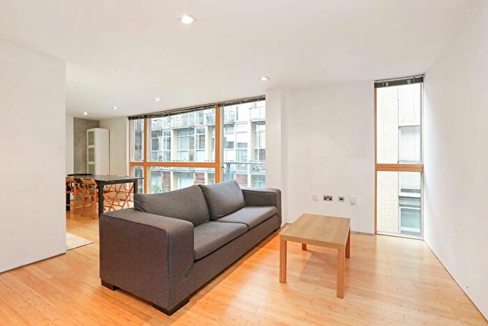 3 Bedroom Flat To Rent In Kingsland Road, Haggerston, E8