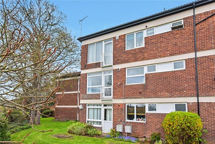 3 Bedroom Apartment For Sale In Foxhill Court, Leeds, West Yorkshire, LS16