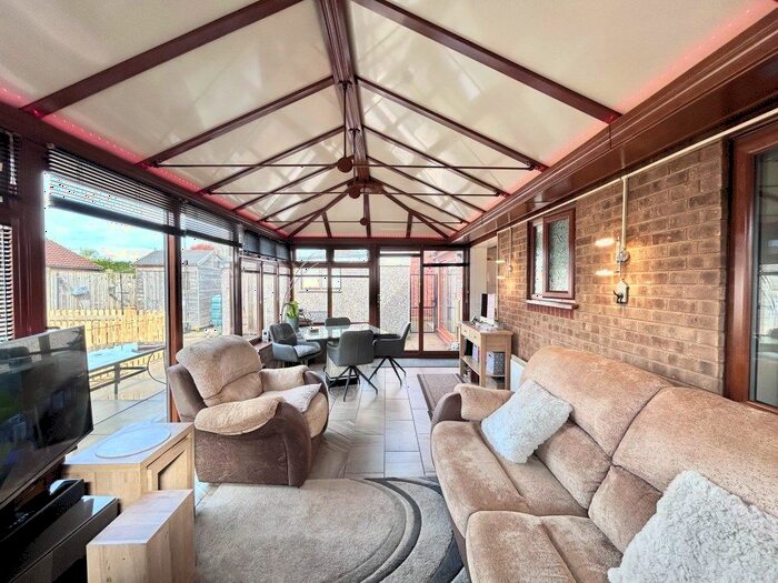 2 Bedroom Detached Bungalow For Sale In Saddlers Way, Haxey, Doncaster, DN9