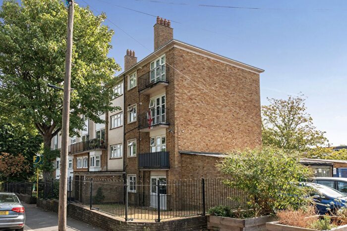 2 Bedroom Flat To Rent In Church Hill Road, Walthamstow Village, Walthamstow, London, E17