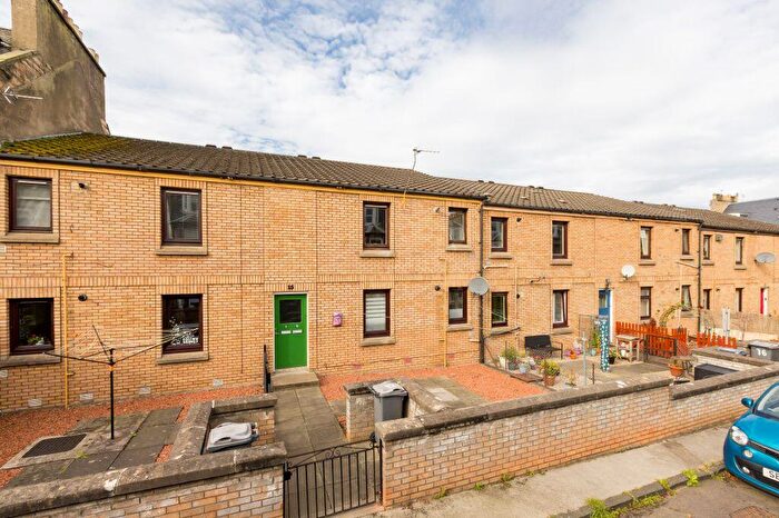 2 Bedroom Flat For Sale In / Fingzies Place, Leith Links, EH6