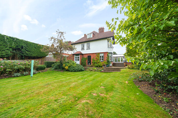 5 Bedroom Detached House For Sale In Latchmoor Grove, Chalfont St. Peter, Gerrards Cross, Buckinghamshire, SL9