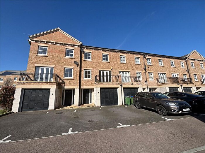 4 Bedroom Town House To Rent In Crimson Road, Erith, Kent, DA8