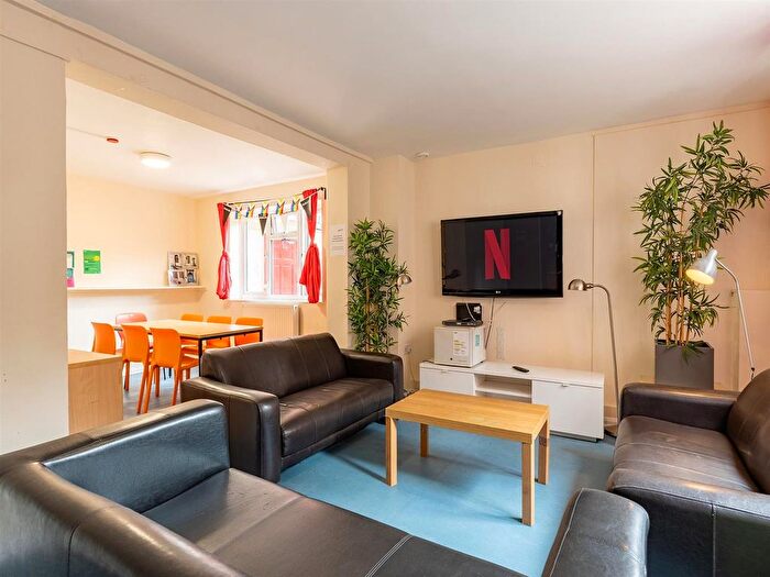 Studio To Rent In Flodden Road, London, SE5