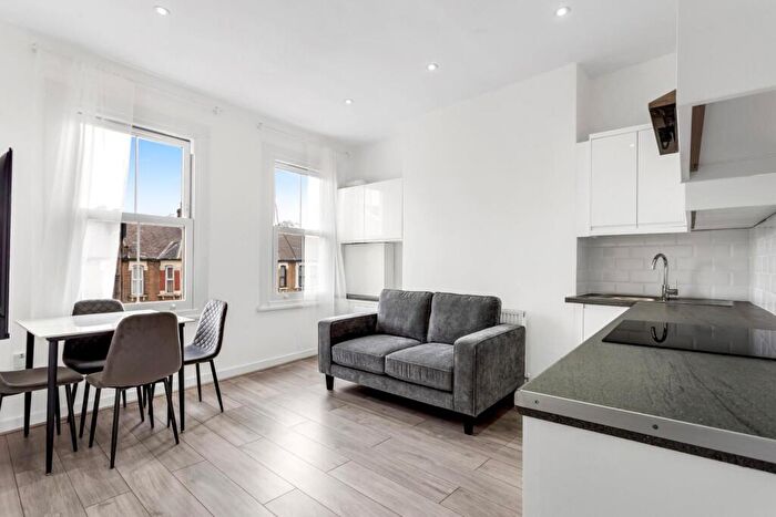 2 Bedroom Flat To Rent In Palmerston Road, Forest Gate, London, E7
