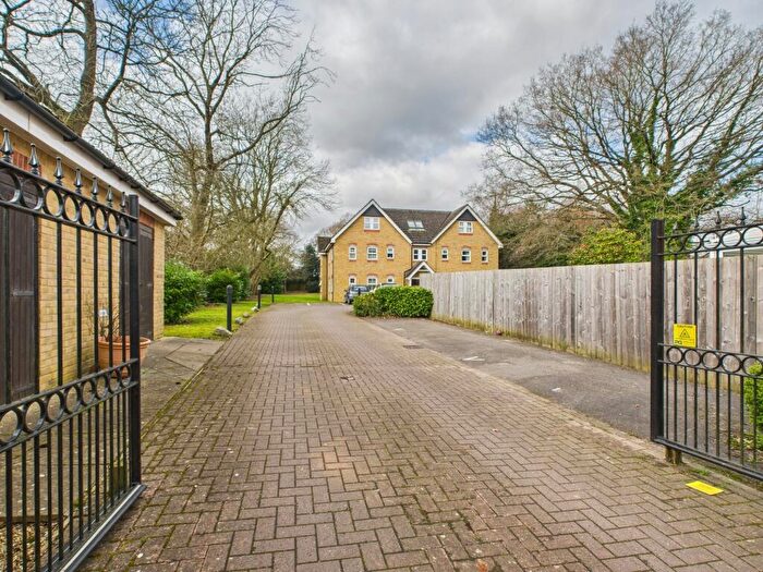 2 Bedroom Flat To Rent In Pryor Close, Tilehurst, Reading, RG31