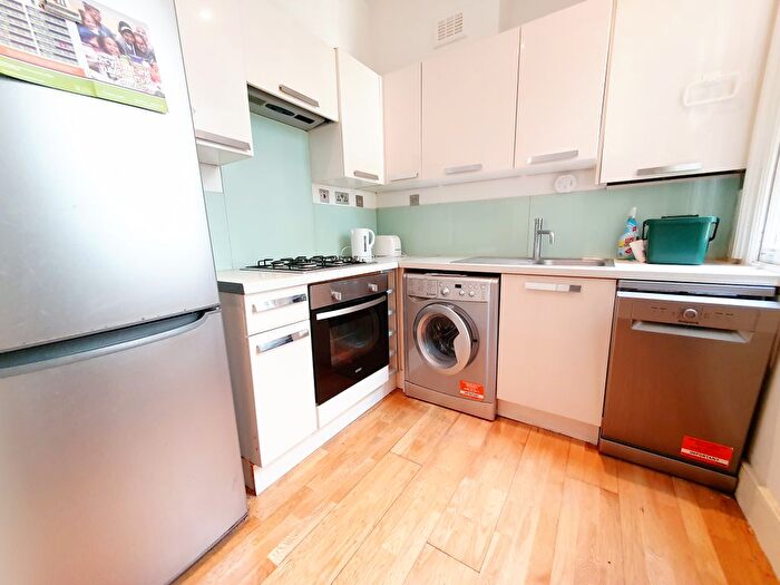 2 Bedroom Flat To Rent In College Place, Camden, NW1