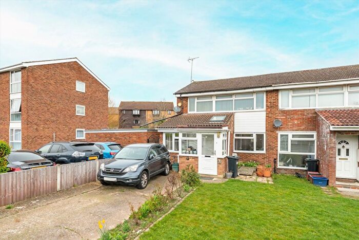 4 Bedroom Terraced House To Rent In Oakley Close, Isleworth, TW7