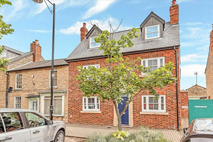4 Bedroom End Of Terrace House For Sale In High Street, Olney, MK46