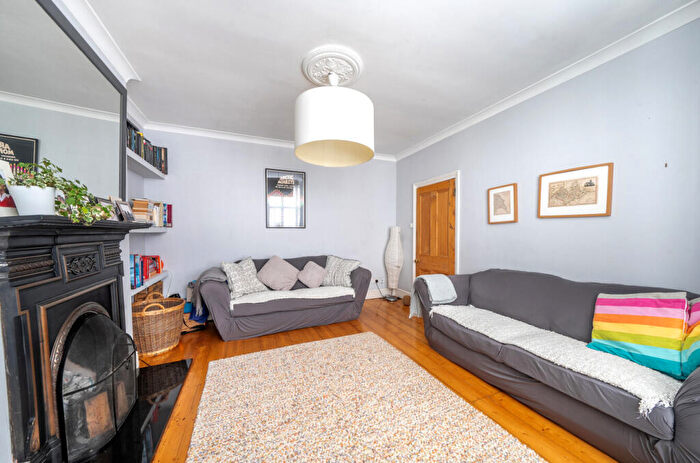 6 Bedroom Terraced House For Sale In Salisbury Road, Barnet, EN5