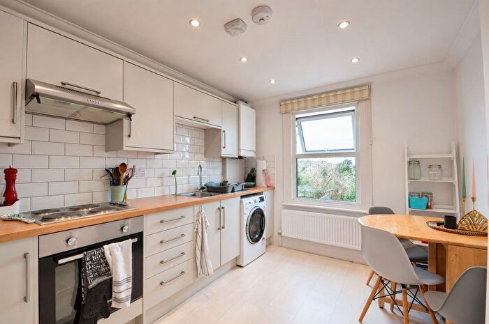 1 Bedroom Flat To Rent In Elmgrove Road, Weybridge, KT13