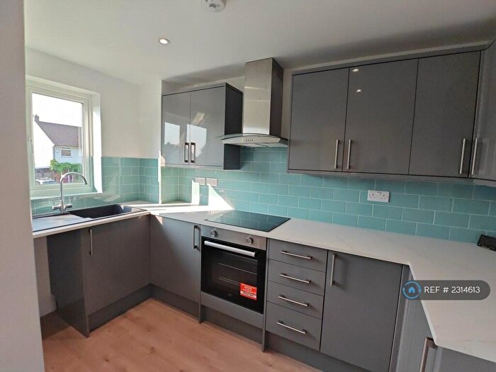 2 Bedroom Flat To Rent In Dixons Hill Road, Welham Green, AL9