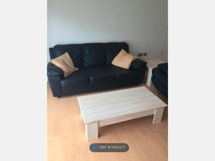 2 Bedroom Flat To Rent In Concord Street, Leeds, LS2