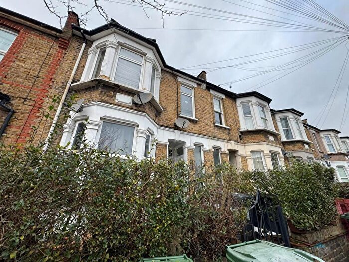 3 Bedroom Flat To Rent In Claude Road, Leyton, E10