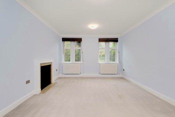 1 Bedroom Flat To Rent In East Heath Road, Hampstead, London, NW3