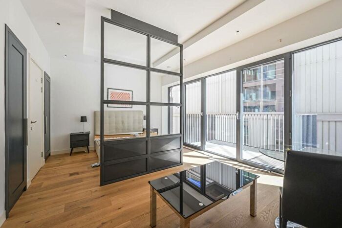 Studio To Rent In London City Island, Canning Town, London, E14