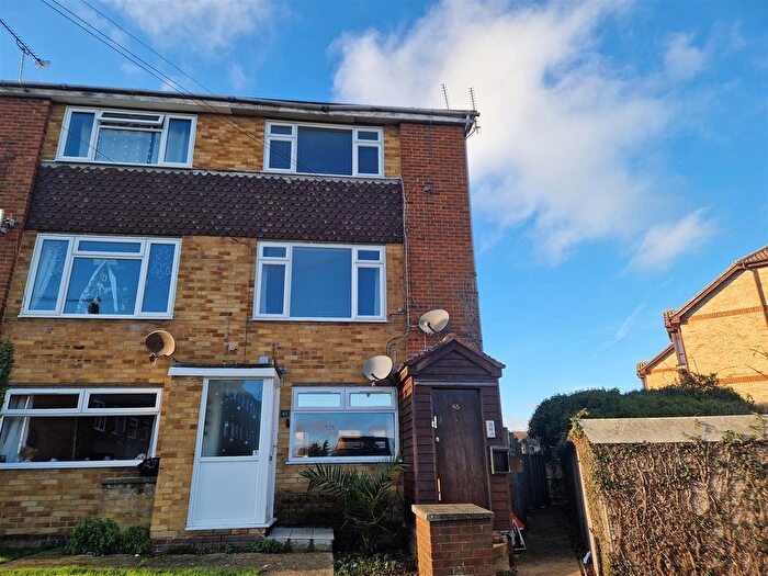 2 Bedroom Maisonette To Rent In Scott Avenue, Rainham, Gillingham, ME8