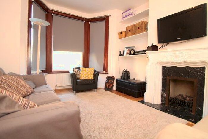 2 Bedroom Cottage To Rent In Hardings Lane, London, SE20