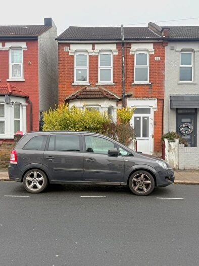 4 Bedroom Semi Detached House To Rent In Tiverton Road, Hounslow, TW3