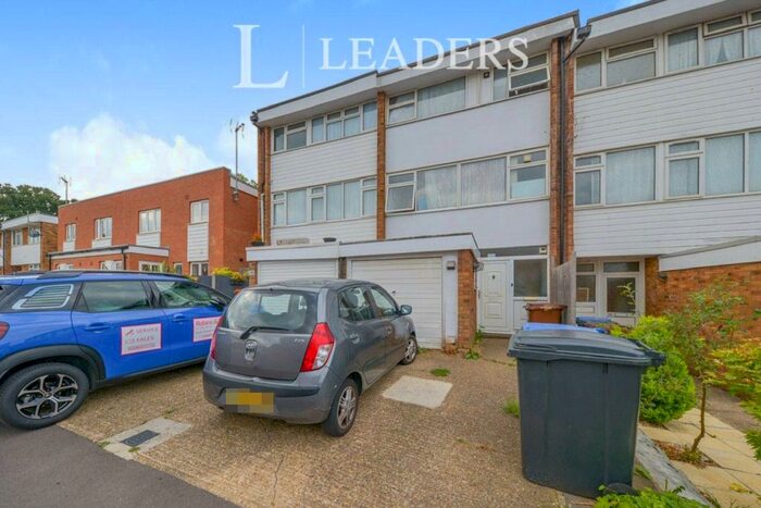 6 Bedroom Terraced House To Rent In Wood Close, AL10