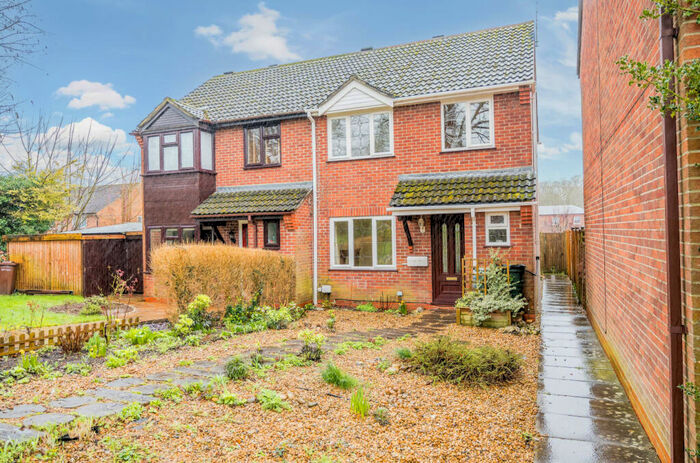 3 Bedroom Semi-Detached House To Rent In Orchard Close, Alresford, Hampshire, SO24