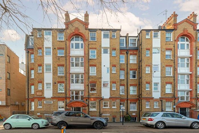 2 Bedroom Flat To Rent In Chiswick Road, Chiswick, W4