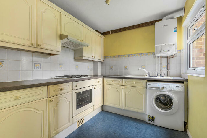 1 Bedroom Apartment To Rent In Foxgrove Road, Beckenham, BR3