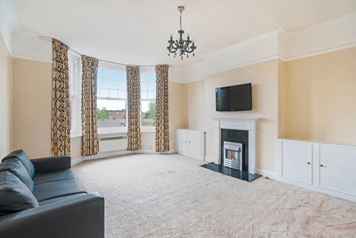 2 Bedroom Property To Rent In Fauconberg Road, Chiswick, London, W4