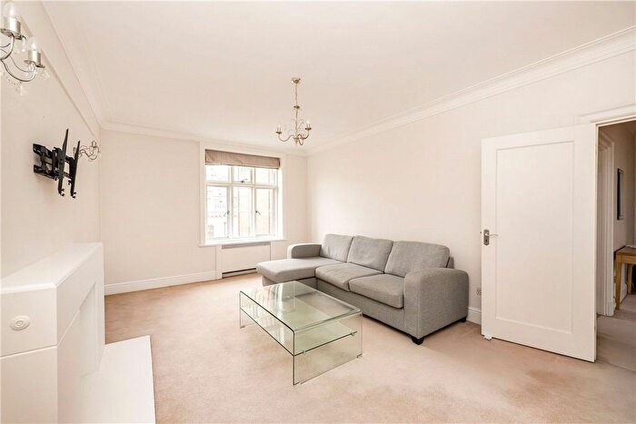 1 Bedroom Flat To Rent In Chesterfield Gardens, Mayfair, London, W1J