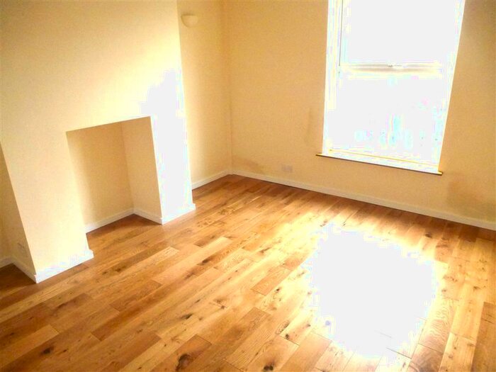 3 Bedroom End Of Terrace House To Rent In Hawthorne Terrace, Crosland Moor, Huddersfield, HD4