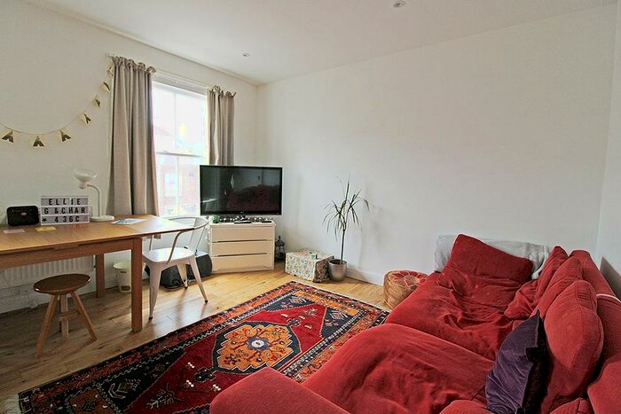 3 Bedroom Flat To Rent In Hornsey Road, Upper Holloway, London, N19