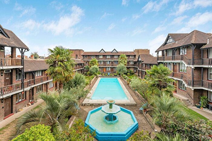 1 Bedroom Flat For Sale In Tudor Close, Brixton Hill, London, SW2