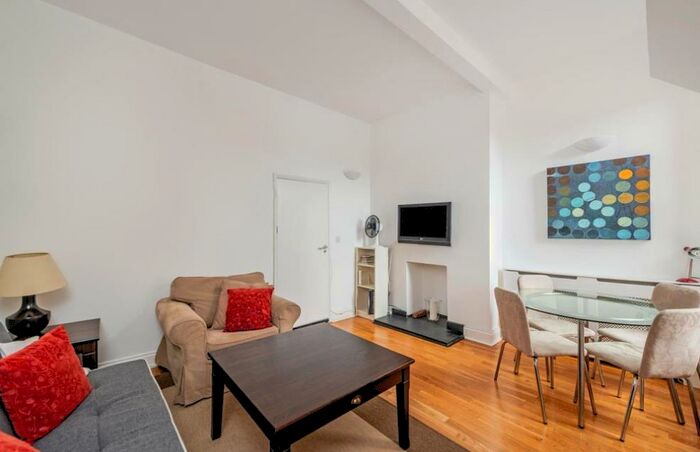 2 Bedroom Apartment To Rent In Townshend Road, St John's Wood, London, NW8