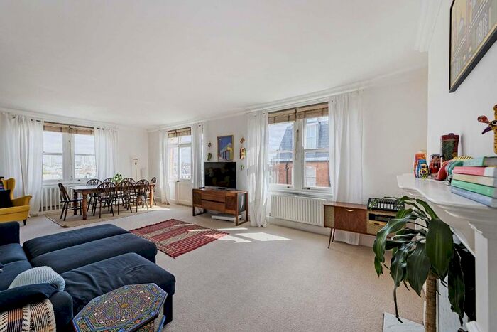 3 Bedroom Flat To Rent In Moscow Road, London, W2