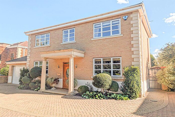 4 Bedroom Detached House For Sale In Mill Reef, Newmarket, CB8