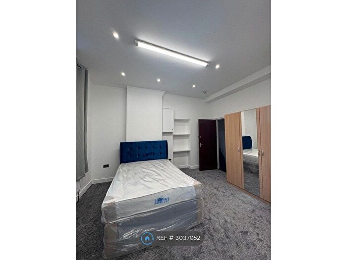 Studio To Rent In High St, London, NW10