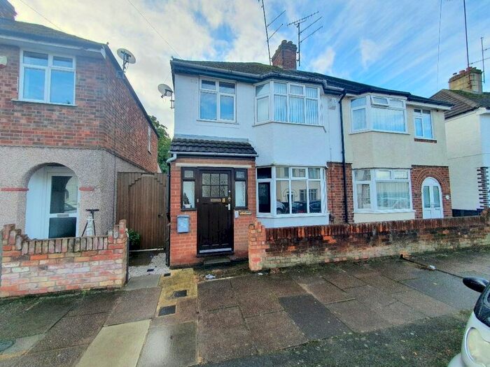 1 Bedroom Flat To Rent In Southfield Avenue, Northampton, NN4