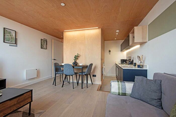 2 Bedroom Apartment For Sale In Spinners Way, Manchester, M15