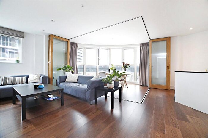 2 Bedroom Flat To Rent In Gateway Tower, Western Gateway, London, E16