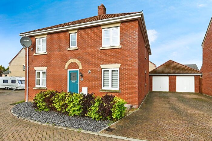 3 Bedroom Semi Detached House For Sale In Snowdrop Grove, Downham Market, PE38