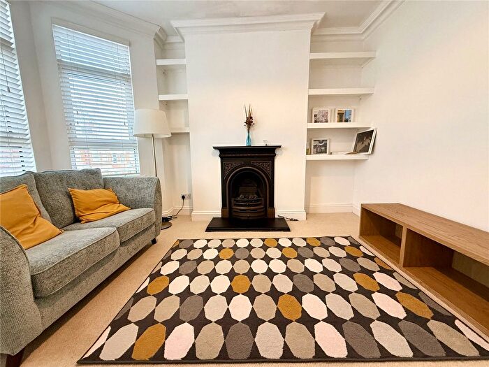 2 Bedroom Flat To Rent In South View Road, London, N8