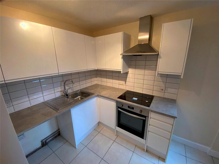 2 Bedroom Flat To Rent In Ellenborough Road, London, N22