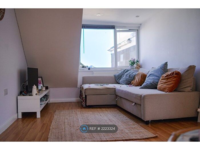 1 Bedroom Flat To Rent In Mayfield Road, Newquay, TR7