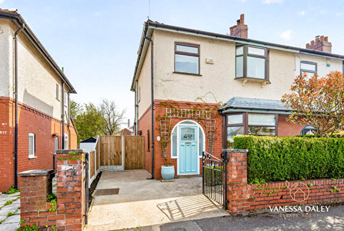 4 Bedroom Semi Detached House For Sale In Parkfield Avenue, Preston, PR2