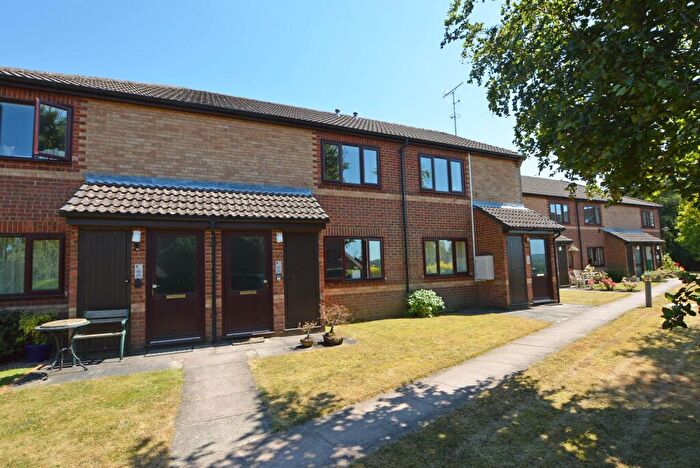 1 Bedroom Apartment For Sale In Windmill Court, St. Mary's Close, Alton, Hampshire, GU34