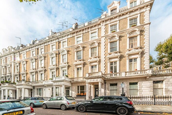 2 Bedroom Flat For Sale In Linden Gardens, Notting Hill Gate, London, W2
