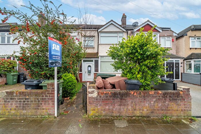 2 Bedroom Terraced House For Sale In Sherwood Avenue, London, SW16