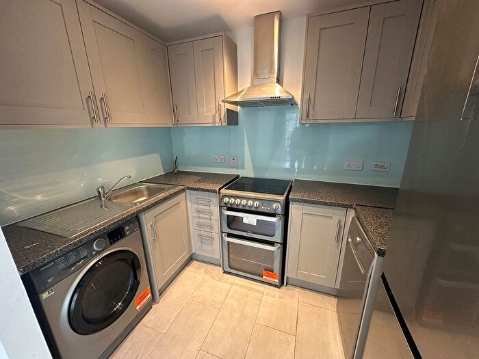 2 Bedroom Flat To Rent In Langstone Way, London, NW7