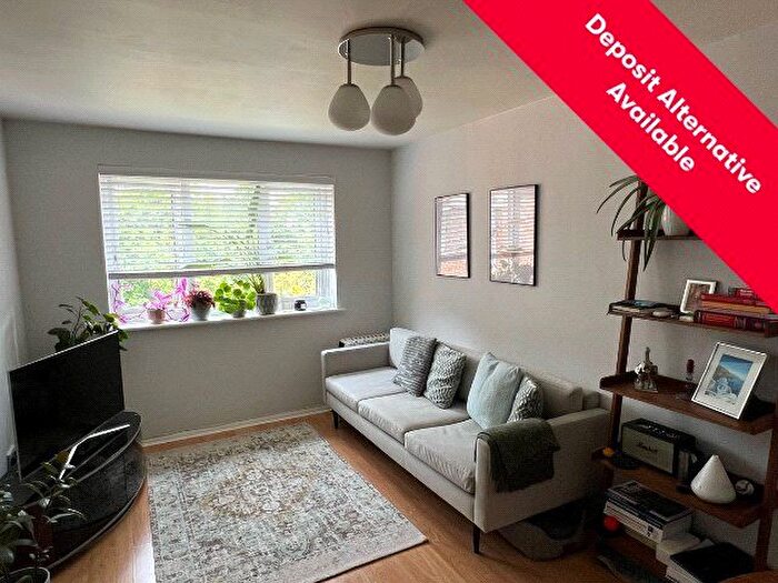 1 Bedroom Flat To Rent In Percy Gardens, Worcester Park, KT4